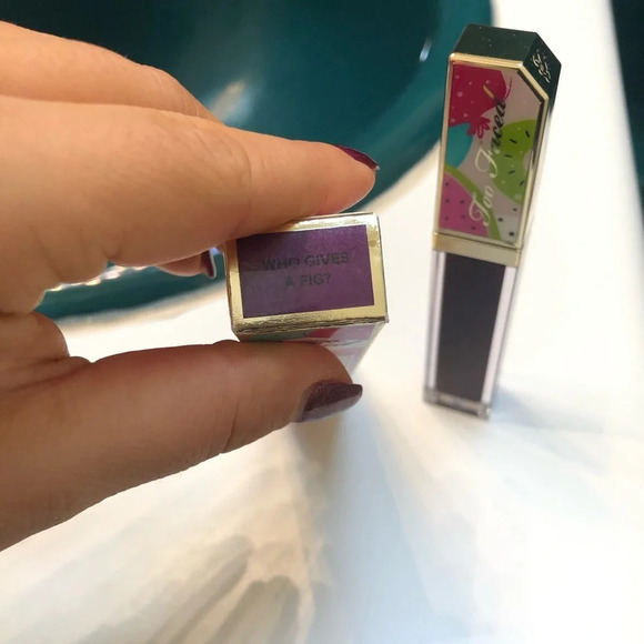NIB TOO FACED WHO GIVES A FIG LIP GLAZE - Picture 2 of 4
